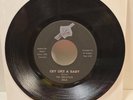 The Versatiles Cry Like A Baby / Lonely Man 7