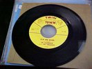 SIR LAURENCE & CRESENTS 45 Twin Town 60's GARAGE ROCKER Flip Me Over MN 1st Pr.
